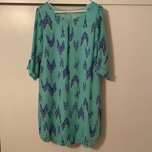 Three quarter length shift dress with keyhole neckline.